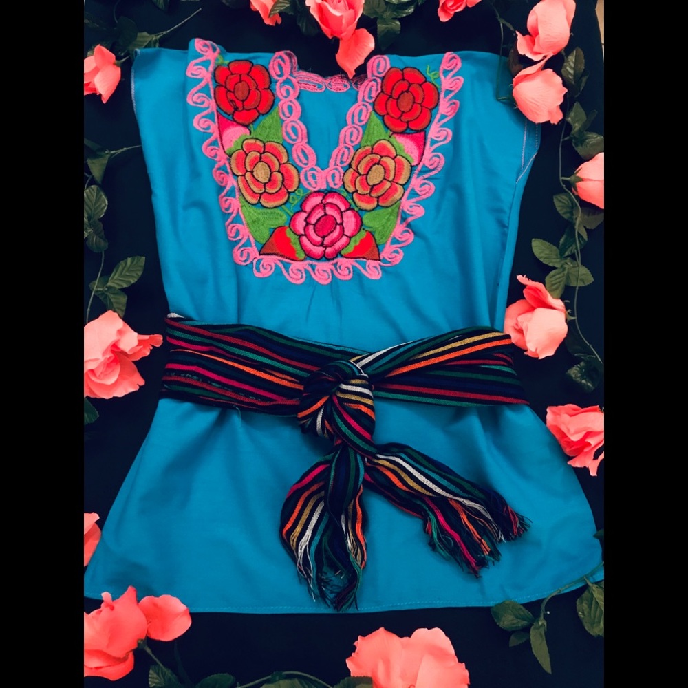 🌹💐 Beautiful Mexican Embroidered Blouses💐🌹